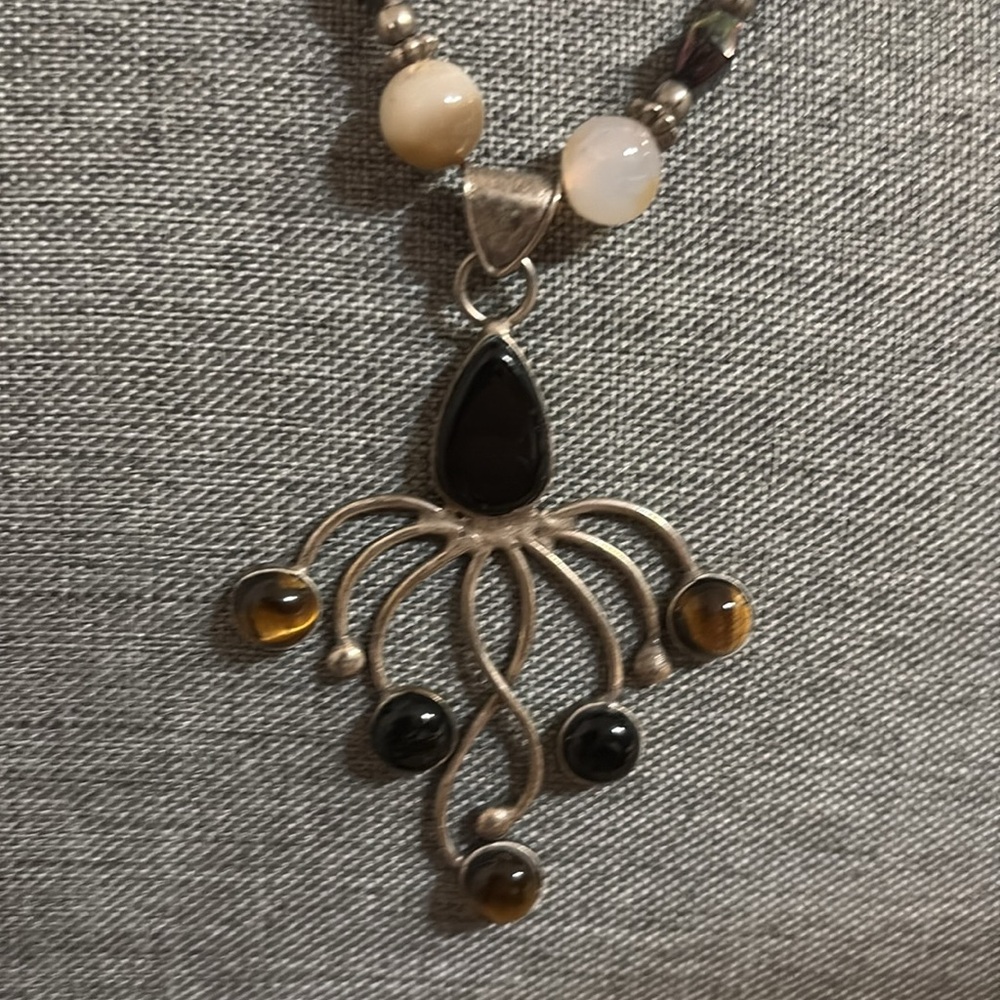 Gala beaded 24 inches necklace silvertone pendant - Picture 2 of 4